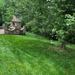 lawn service by Kelly 3 Kutz LLC reviewed on May 15, 2024