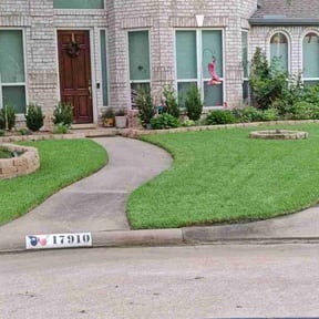 landscaping by Smack Down lawns and tractor services reviewed on August 21, 2025