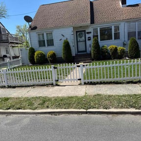 lawn maintenance by Crisp Cuts Landscaping reviewed on May 14, 2024
