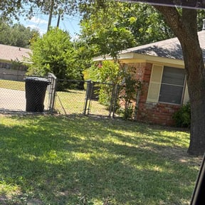 Bush Trimming by Corte de césped reviewed on October 22, 2025