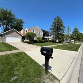 yard maintenance by Caesar’s Premier Landscaping reviewed on August 20, 2025