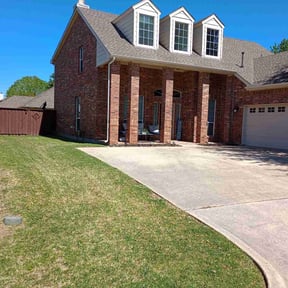 lawn care services by Franco LawnCare reviewed on April 13, 2024