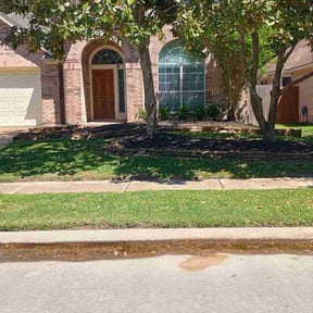 yard maintenance by DJ's Landscaping reviewed on August 17, 2025