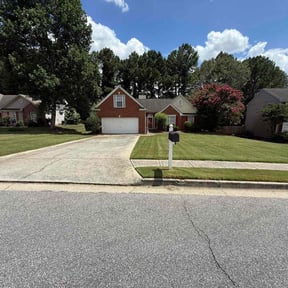 grass maintenance by LSLTAustin/SanAntonioEmerald reviewed on August 17, 2025