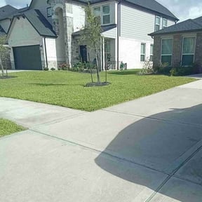 residential landscaping by Chuyin's Lawn Care LLC reviewed on August 16, 2025