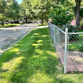 landscape maintenance by JC Small Tear Out & Hauling reviewed on August 15, 2025