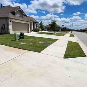 lawn maintenance by Mauricio Corona reviewed on May 9, 2018