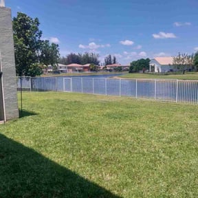 turf maintenance by Steele lawns reviewed on May 18, 2024