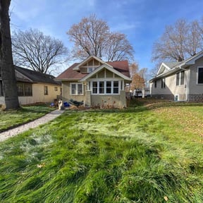 Leaf Removal by Livingoak landscaping and lawn care reviewed on October 24, 2025