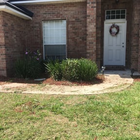 Bush Trimming by Veteran Lawns of Virginia reviewed on August 20, 2025