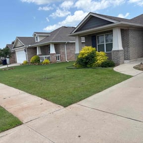 grass cutting by Dwayne Browne LLC reviewed on July 26, 2025