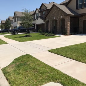 yard maintenance by Var Landscape reviewed on August 19, 2025
