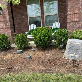 Flower Bed Weeding by Lara Janitorial Services LLC reviewed on May 1, 2026