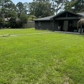 yard maintenance by Heavy Stacks LLC reviewed on November 20, 2025