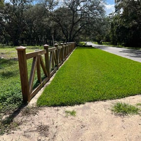 grass maintenance by C L reviewed on April 28, 2024