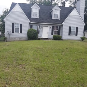 Bush Trimming by S&T OutDoors Solutions  reviewed on August 20, 2025