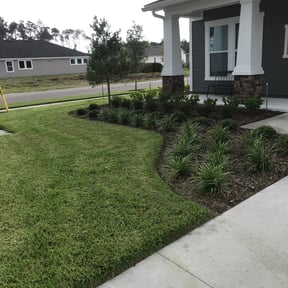 Bush Trimming by Independent Contractor reviewed on August 15, 2025