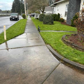 landscape maintenance by FlexCuts Lawncare reviewed on August 21, 2025