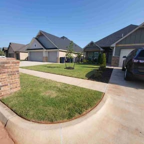 landscape maintenance by JR Lawn Maintenance reviewed on August 18, 2025
