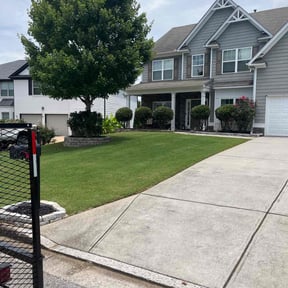 yard service by Francolawncarellc reviewed on November 18, 2025