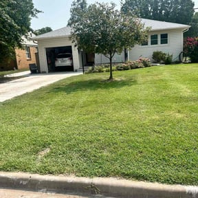 yard maintenance by Leijas Brothers Landscaping reviewed on August 21, 2025