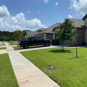 lawn service by SON SHINE LAWNS LLC reviewed on August 17, 2025