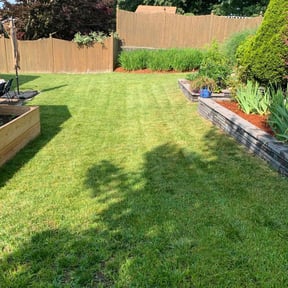 lawn care services by Jay Landscaping reviewed on August 17, 2025