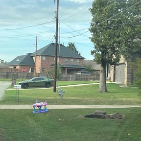 Flower Bed Weeding by Mow Me Down reviewed on November 18, 2025