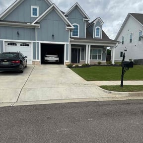 lawn maintenance by Rjm reviewed on August 18, 2025