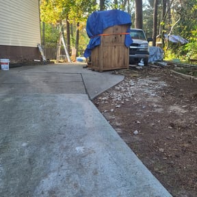 Leaf Removal by Expanding Horizons Property Management LLC reviewed on August 18, 2025