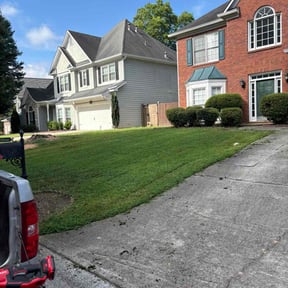 grass cutting by Divine Lawn Care reviewed on August 17, 2025