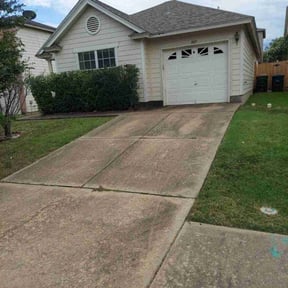 Bush Trimming by Mendez Lawn Care Services reviewed on August 17, 2025