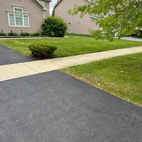 lawn service by Mottlawns reviewed on August 20, 2025