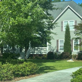 yard service by KingWay outdoor/inside lawn service, flowersbeds,pressure wash,painter reviewed on August 18, 2025