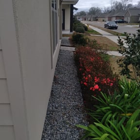 Bush Trimming by Hometeam Property Management reviewed on August 21, 2025