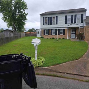 yard service by Michael's Lawn Maintenance  reviewed on November 18, 2025