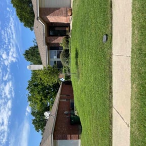 gardening service by Aguilars Lawn Service reviewed on November 22, 2025