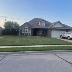 lawn maintenance by Elliotts lawn care reviewed on August 16, 2025