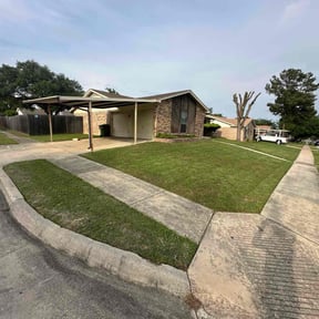 turf care by Santis landscaping reviewed on April 27, 2024