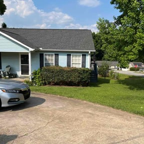 landscaping by Sundown Lawn Maintenance reviewed on August 19, 2025
