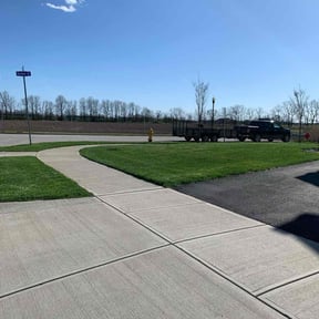 landscaping by DTE Maintenance Llc reviewed on December 11, 2025