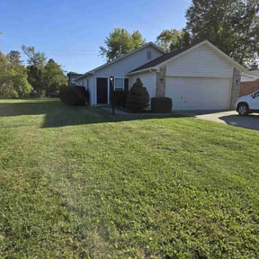 grass maintenance by Exquisite Lawn & Grounds reviewed on August 29, 2023