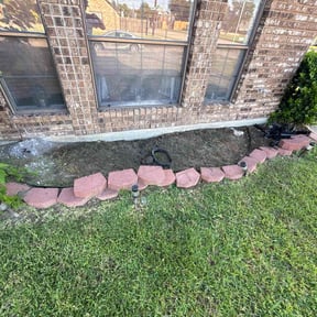 Flower Bed Weeding by Los Sebas landscape reviewed on October 18, 2025