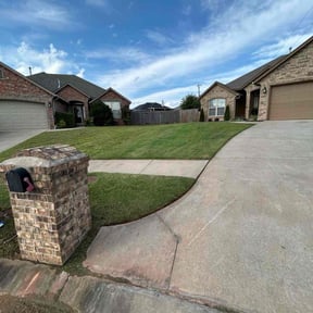 landscaping services by Coastal Lawnworx LLC reviewed on August 17, 2025