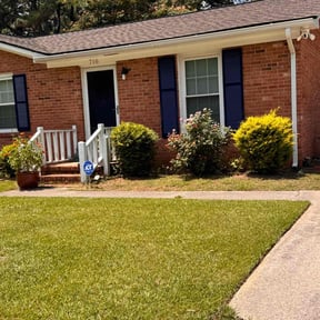 yard service by Loza Lawn & Home Services reviewed on August 21, 2025