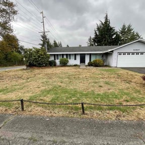 Bush Trimming by Martínez landscaping reviewed on September 8, 2023