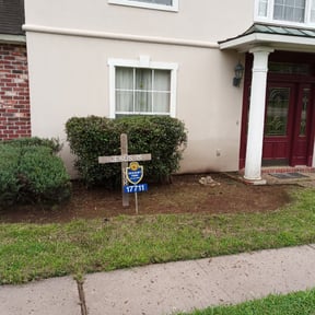 Flower Bed Weeding by Emerald Landscaping Corp. reviewed on August 15, 2025
