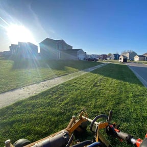 lawn care services by La Roca Landscaping reviewed on October 21, 2023