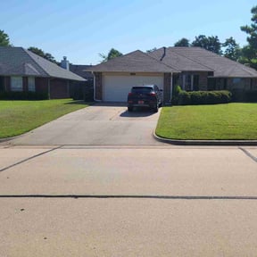 residential landscaping by Pinacut services 44 reviewed on August 21, 2025