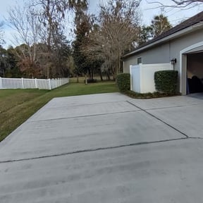 Bush Trimming by CleanYard.Care reviewed on March 1, 2023